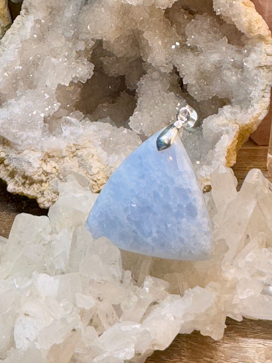 Pendentif de calcite bleue