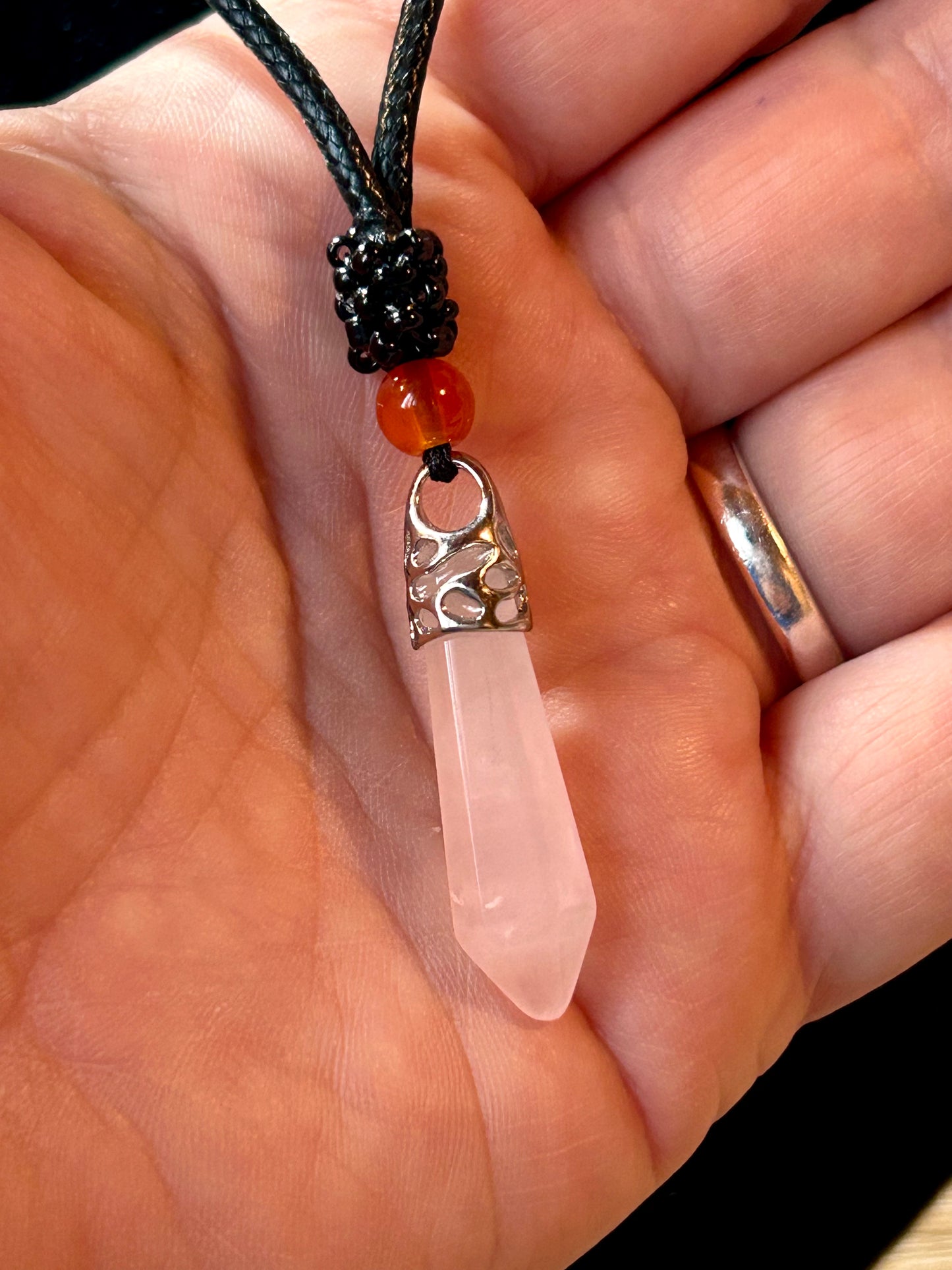 Collier de quartz rose en pointe