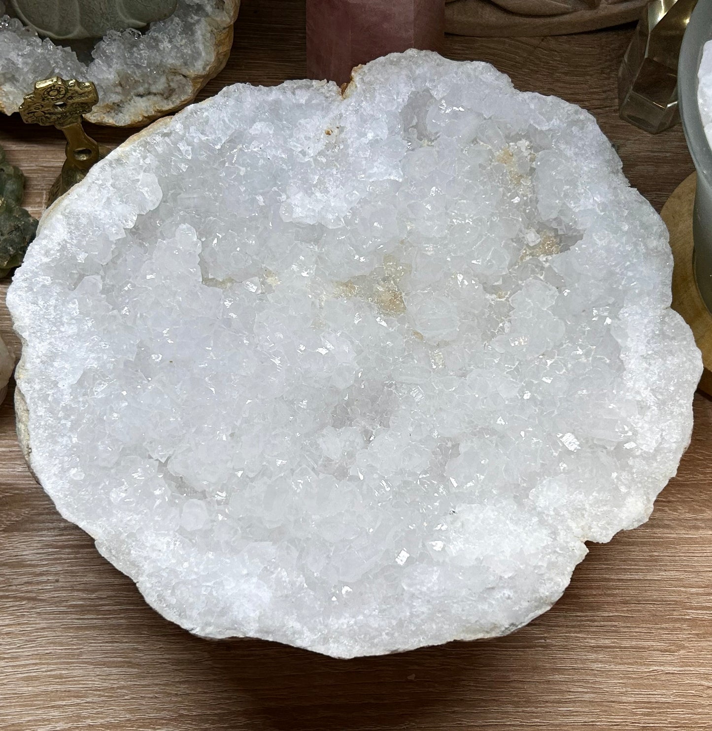 Grande demie géode de quartz cristal