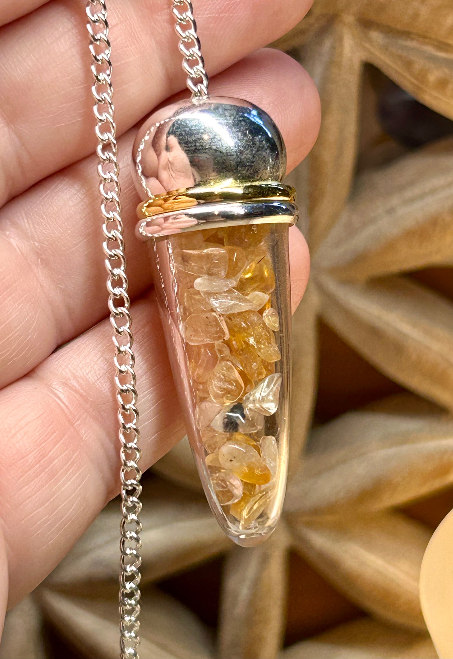 Pendule en résine avec citrine