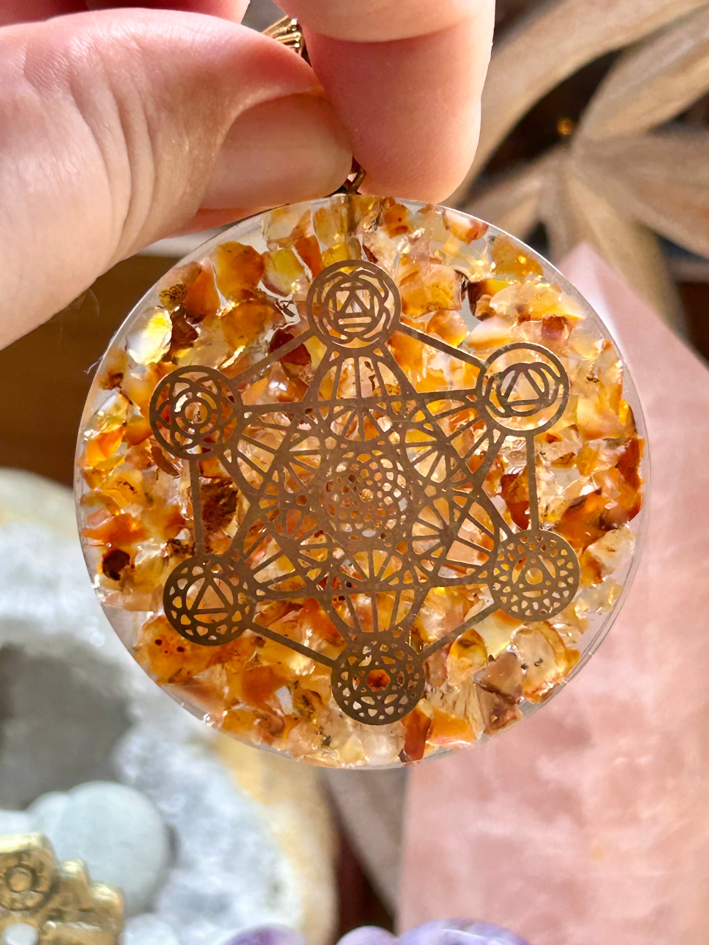 Pendentif orgonite cornaline et cube de Metatron