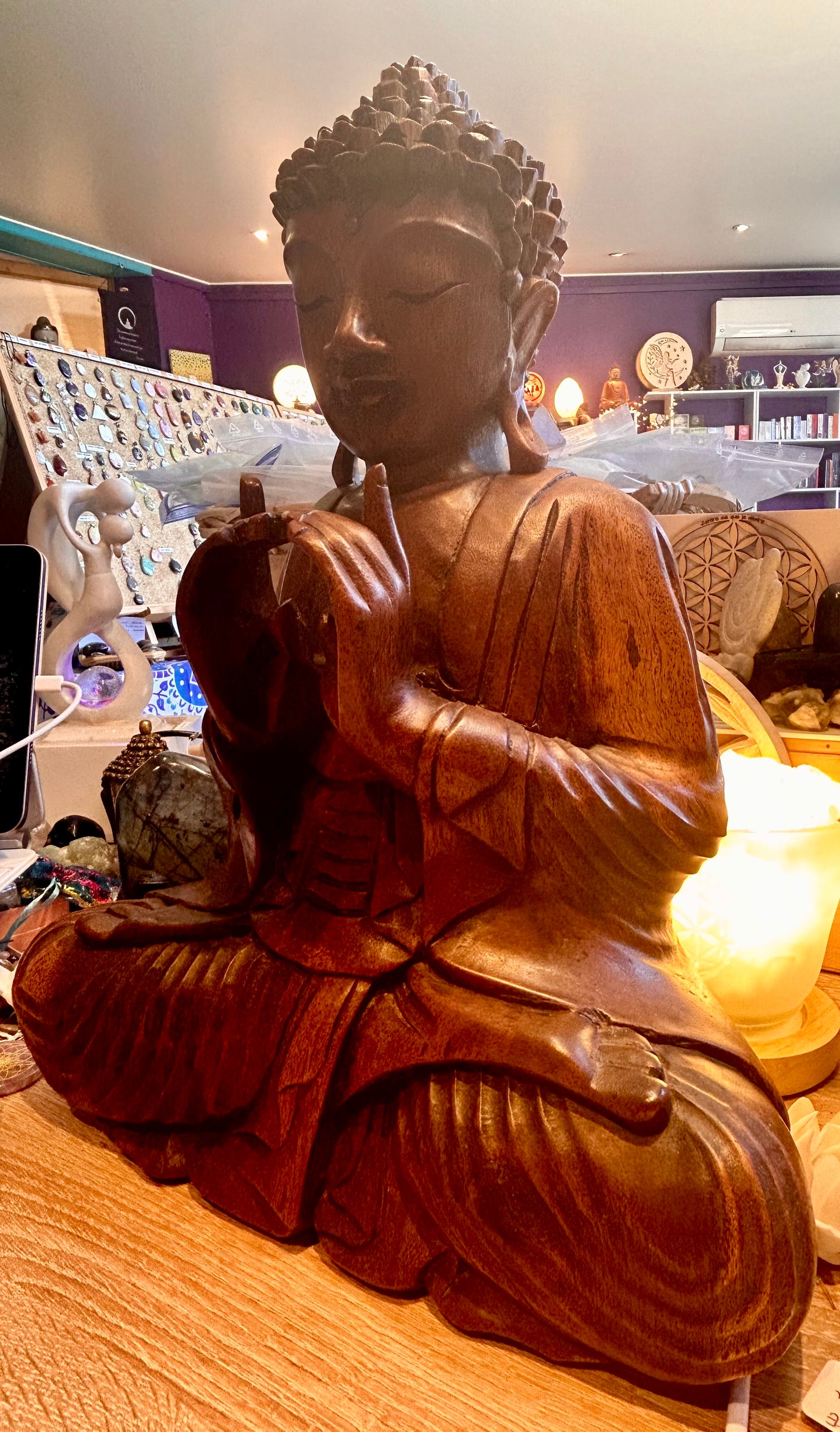 Bouddha en bois marron