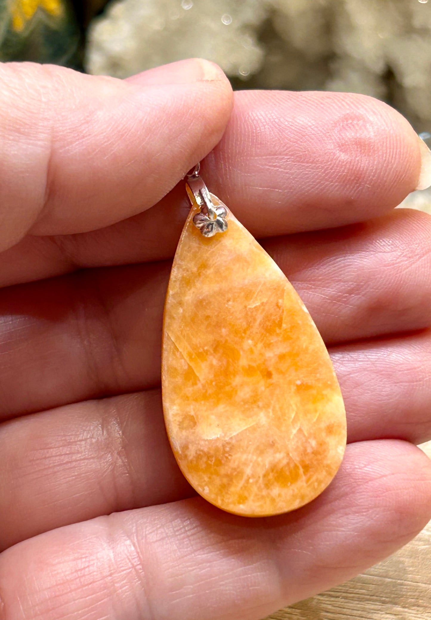 Pendentif de calcite orange