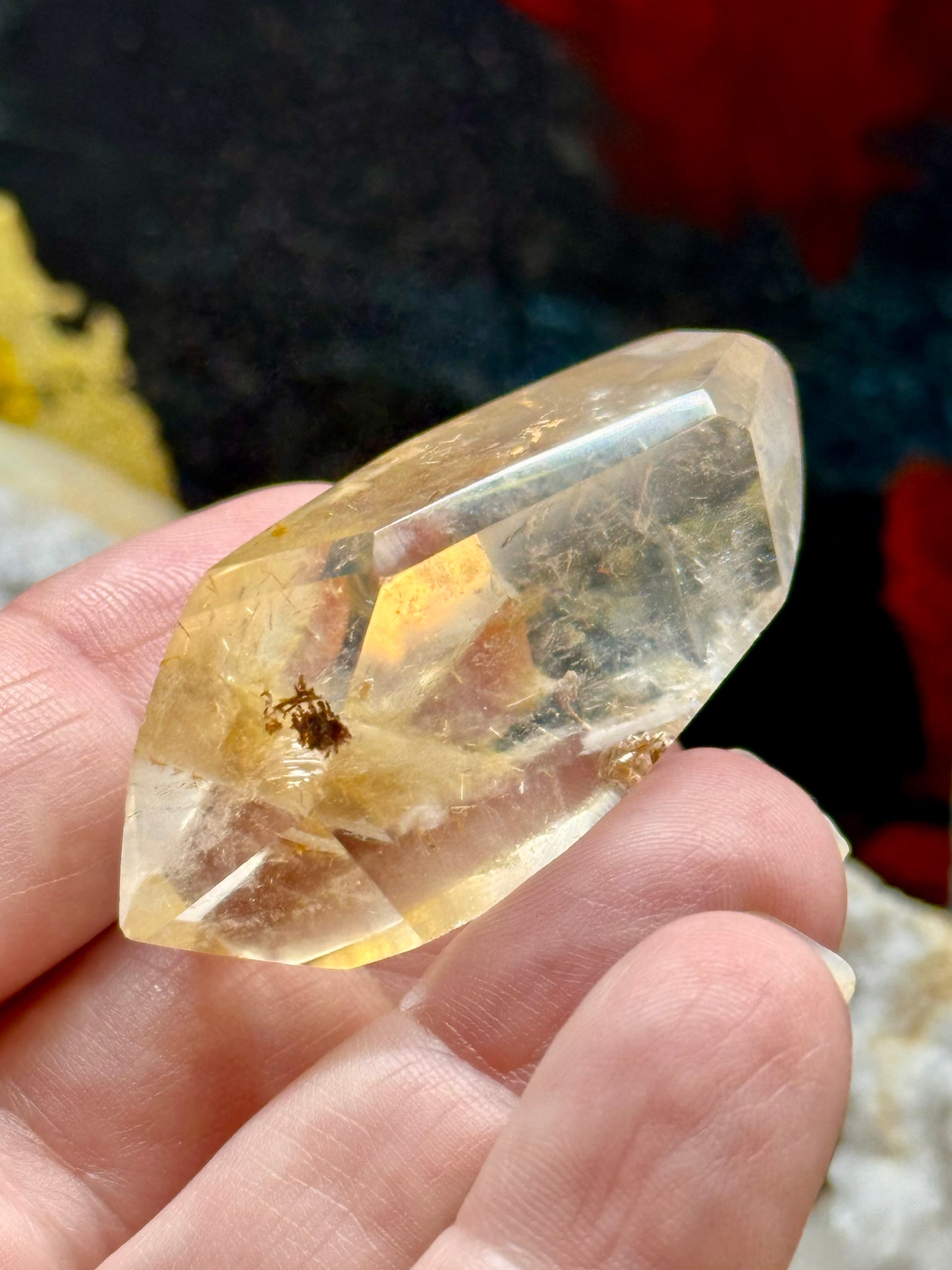 Pointe biterminée de quartz cristal avec inclusion