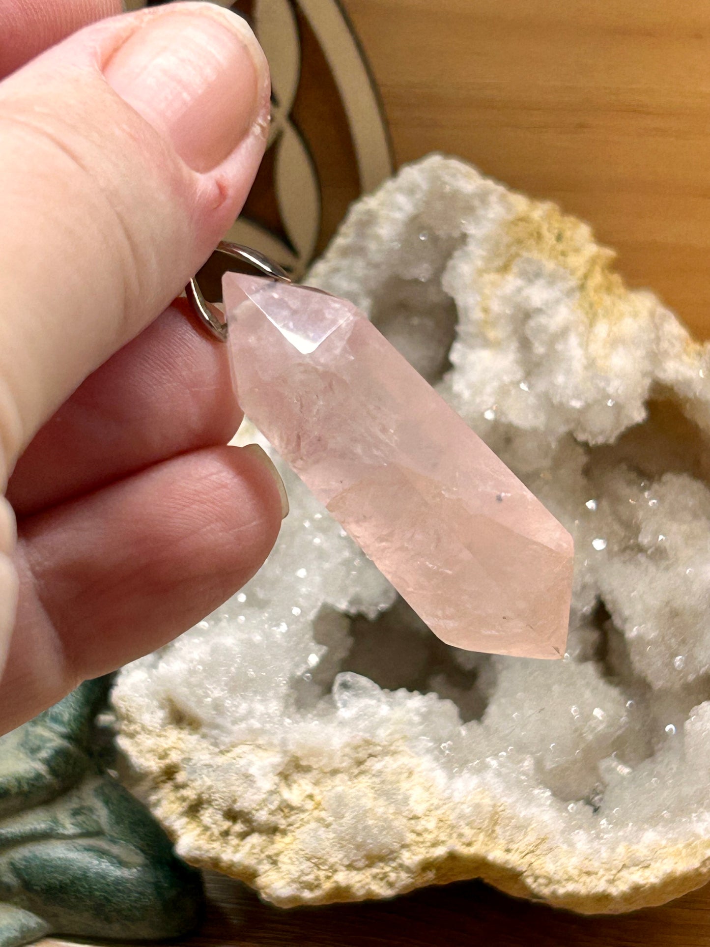 Pointe biterminée de quartz rose