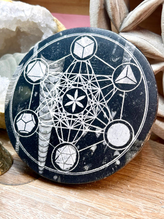 Plaque d’orthoceras avec cube de Metatron et Solides de Platon