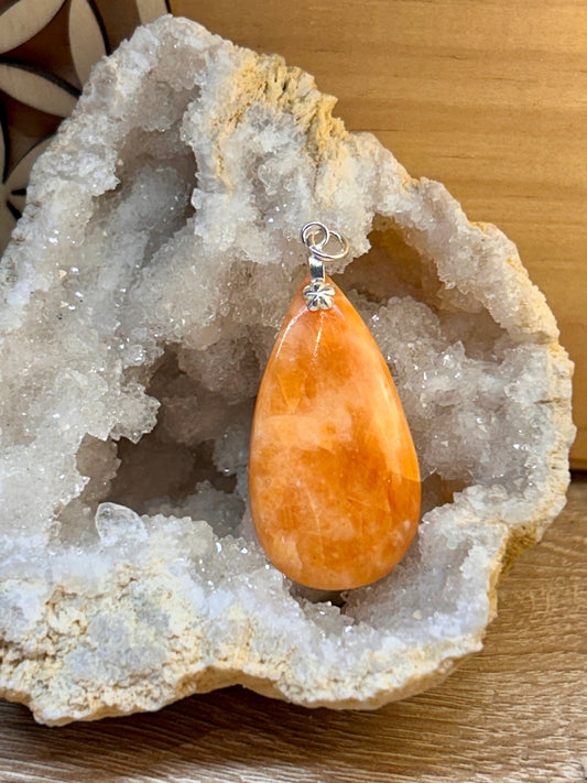 Pendentif de calcite orange