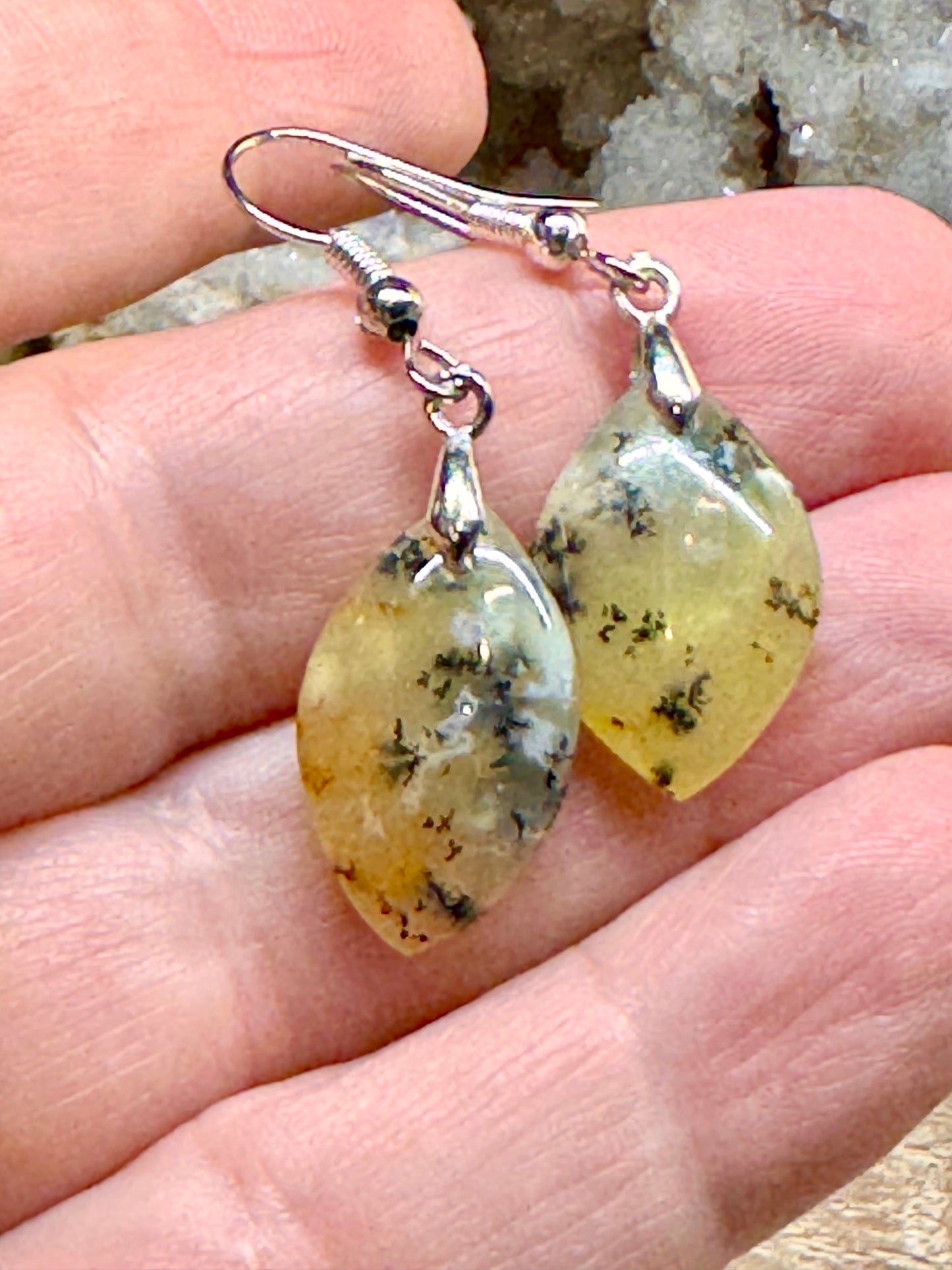 Boucles d’oreilles en opale jaune