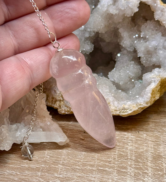 Pendule égyptien en quartz rose