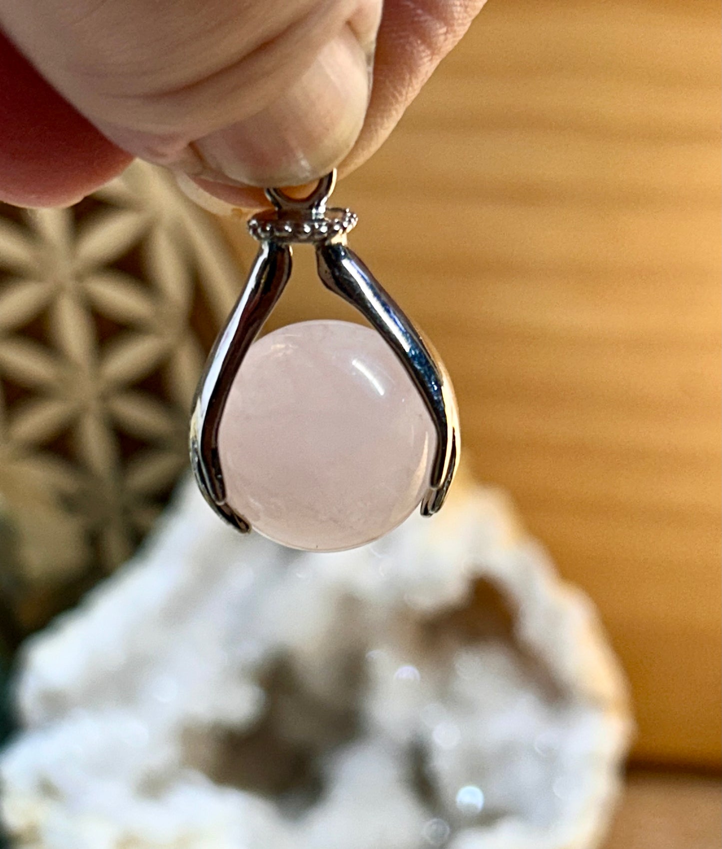 Pendentif bille de quartz rose