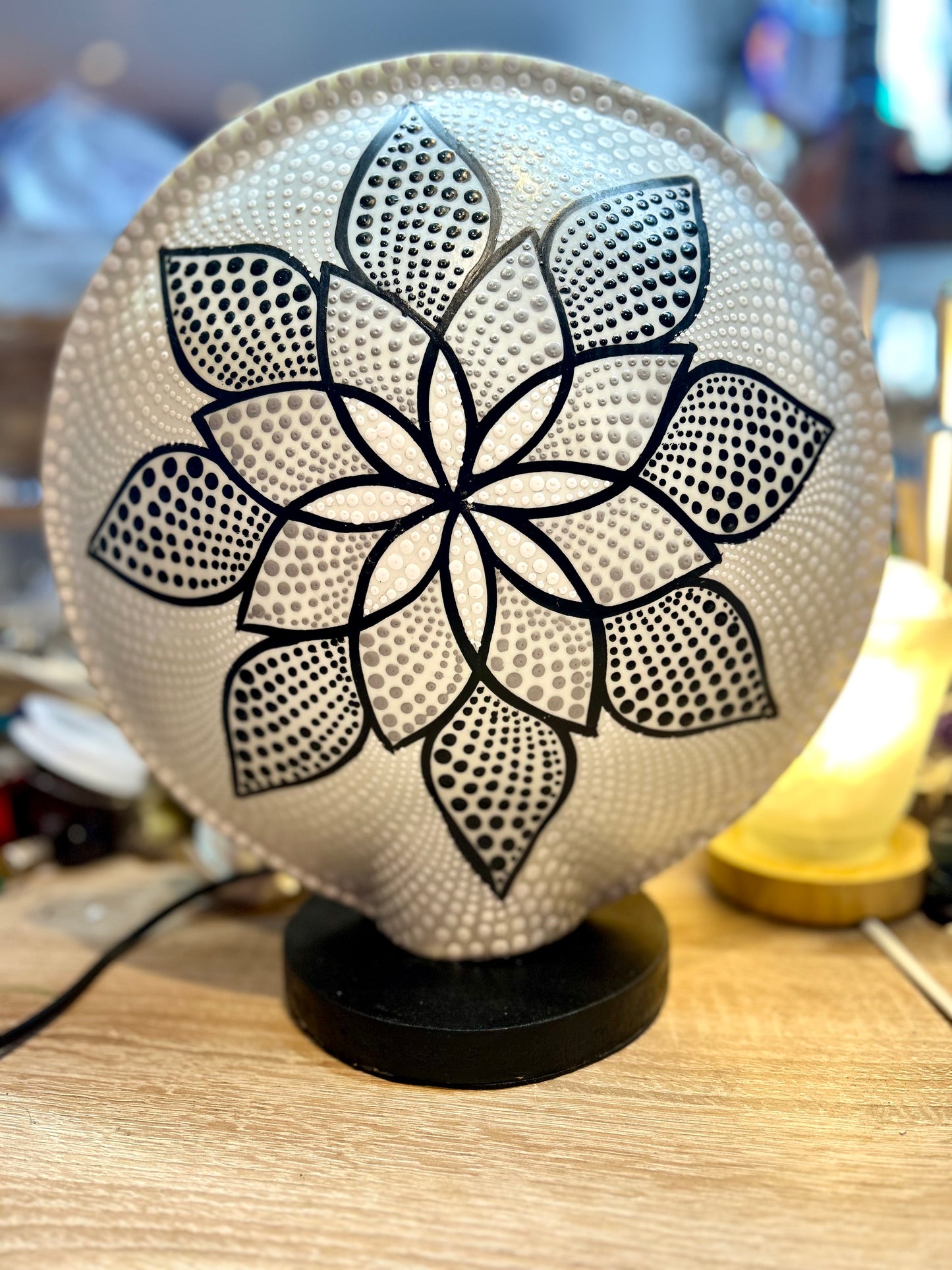 Lampe ronde mandala en résine