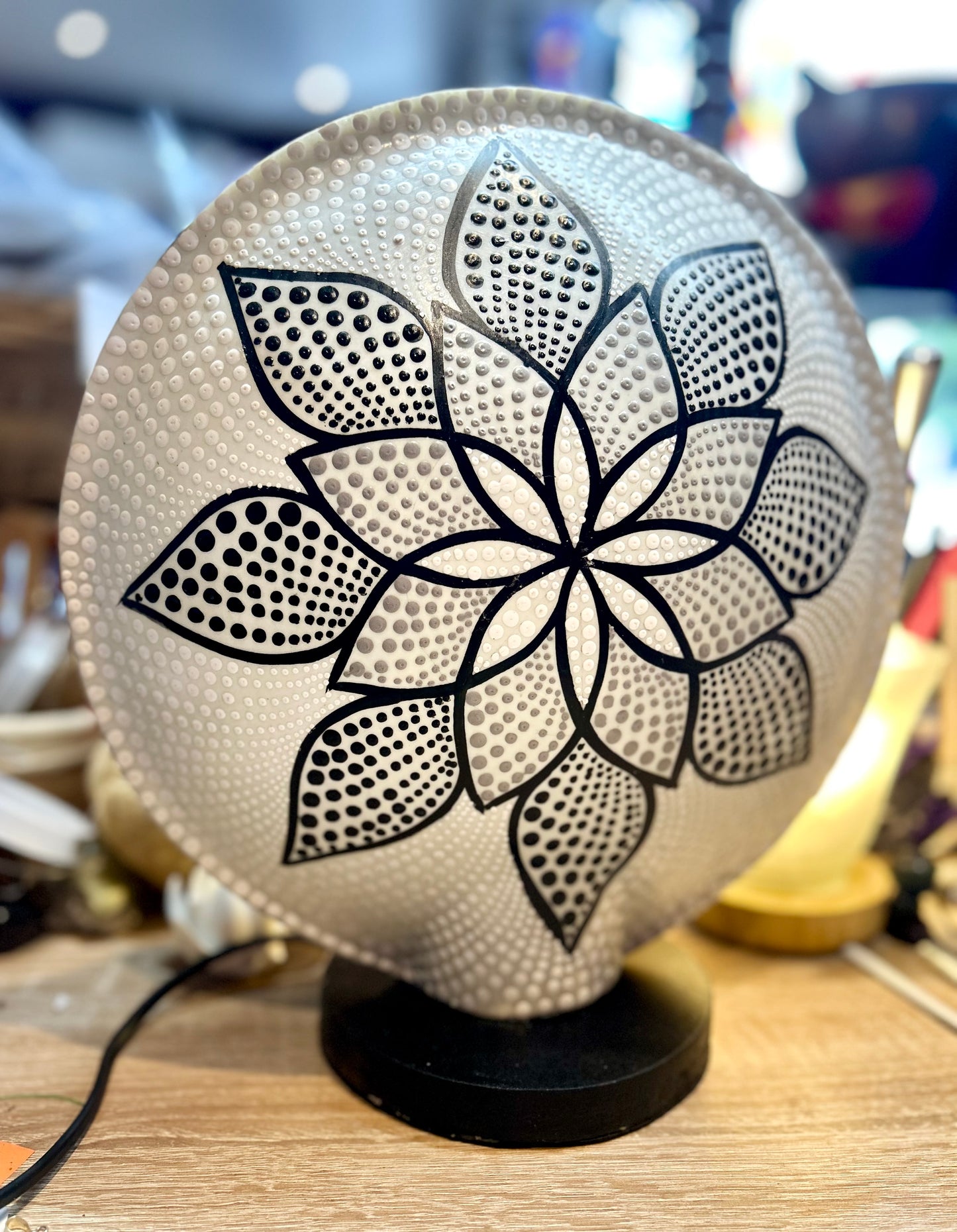 Lampe ronde mandala en résine