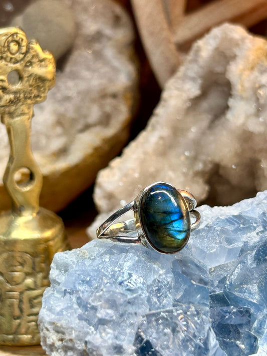 Bague en argent et labradorite