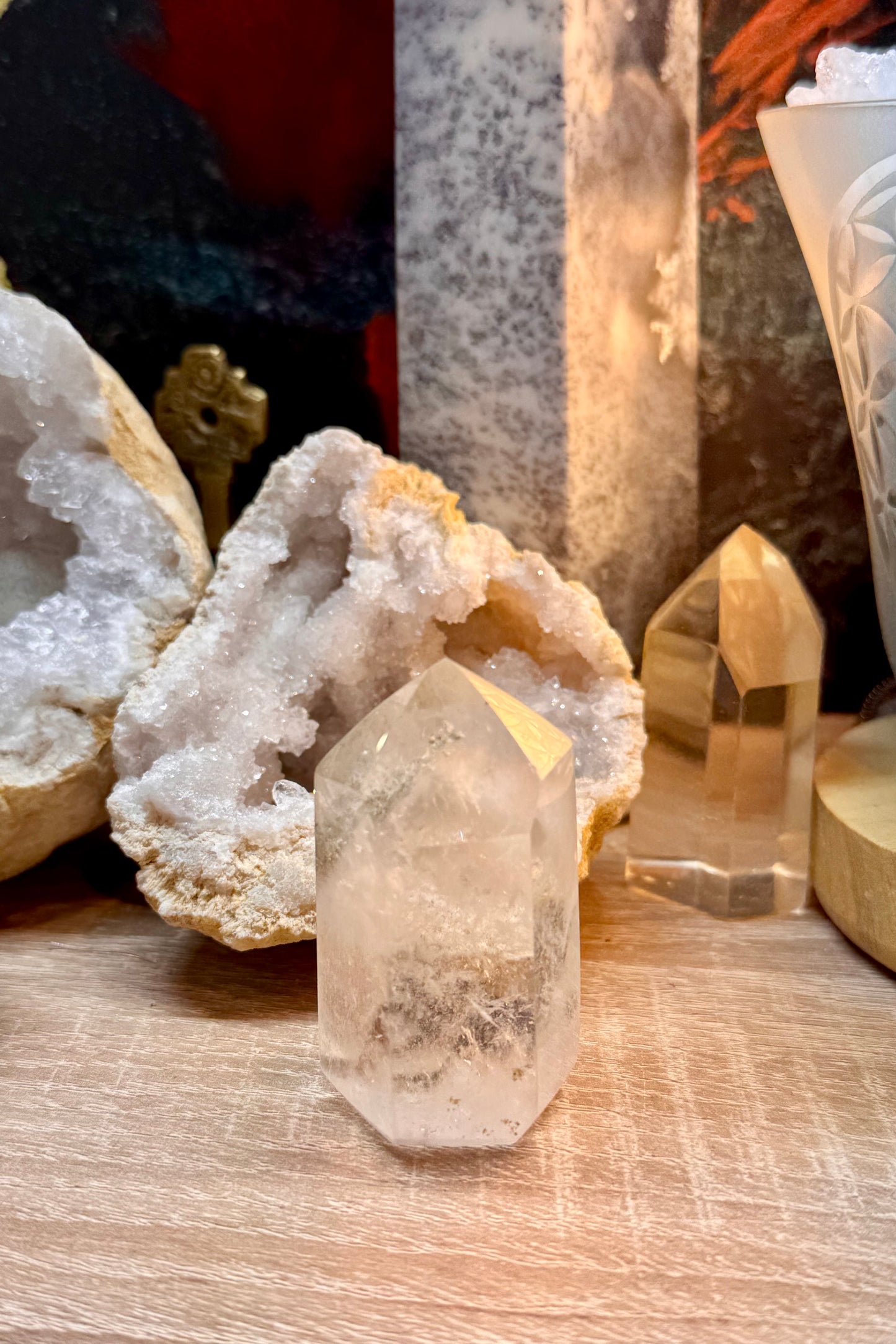 Pointe de quartz blanc avec inclusions