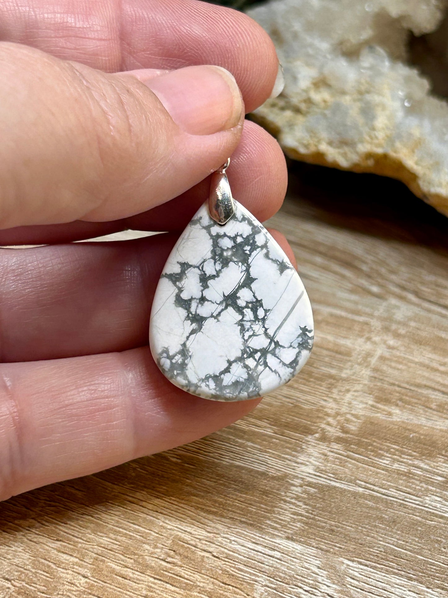 Pendentif de howlite