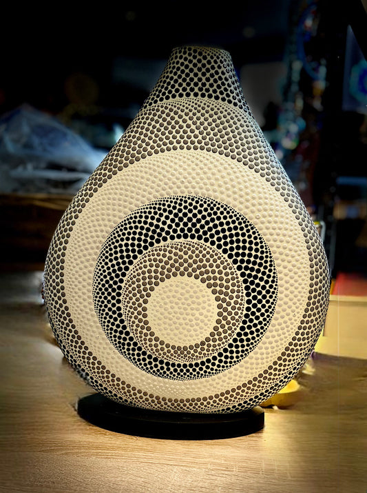 Lampe haute cercles en résine