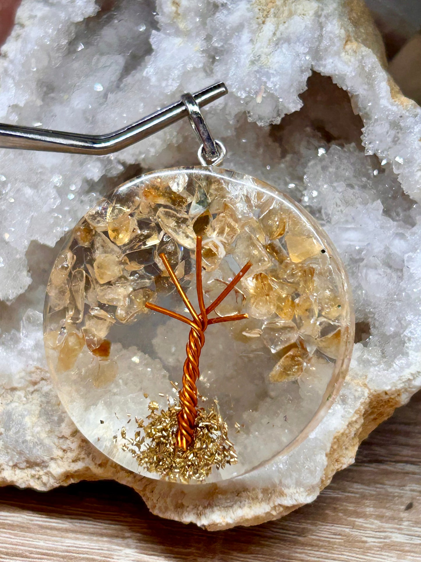 Pendentif d’orgonite et citrine