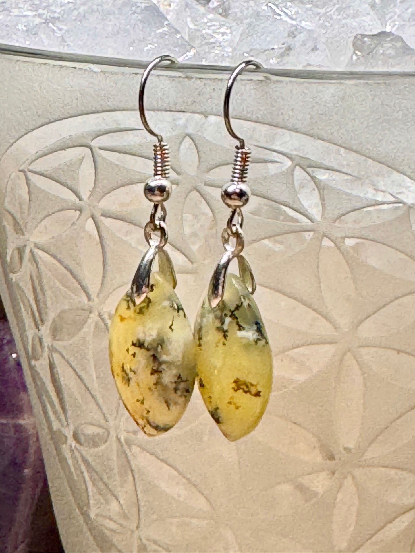 Boucles d’oreilles en opale jaune