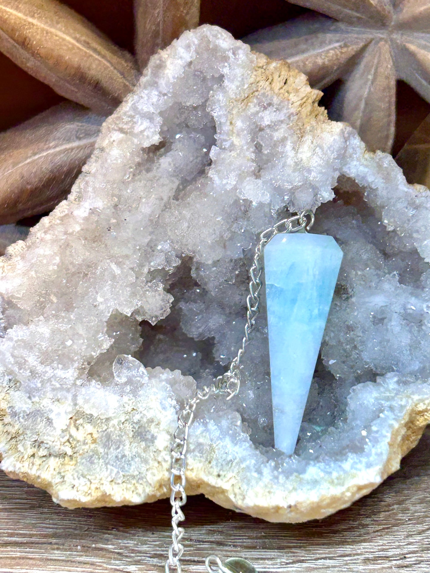 Pendule d’aragonite bleue