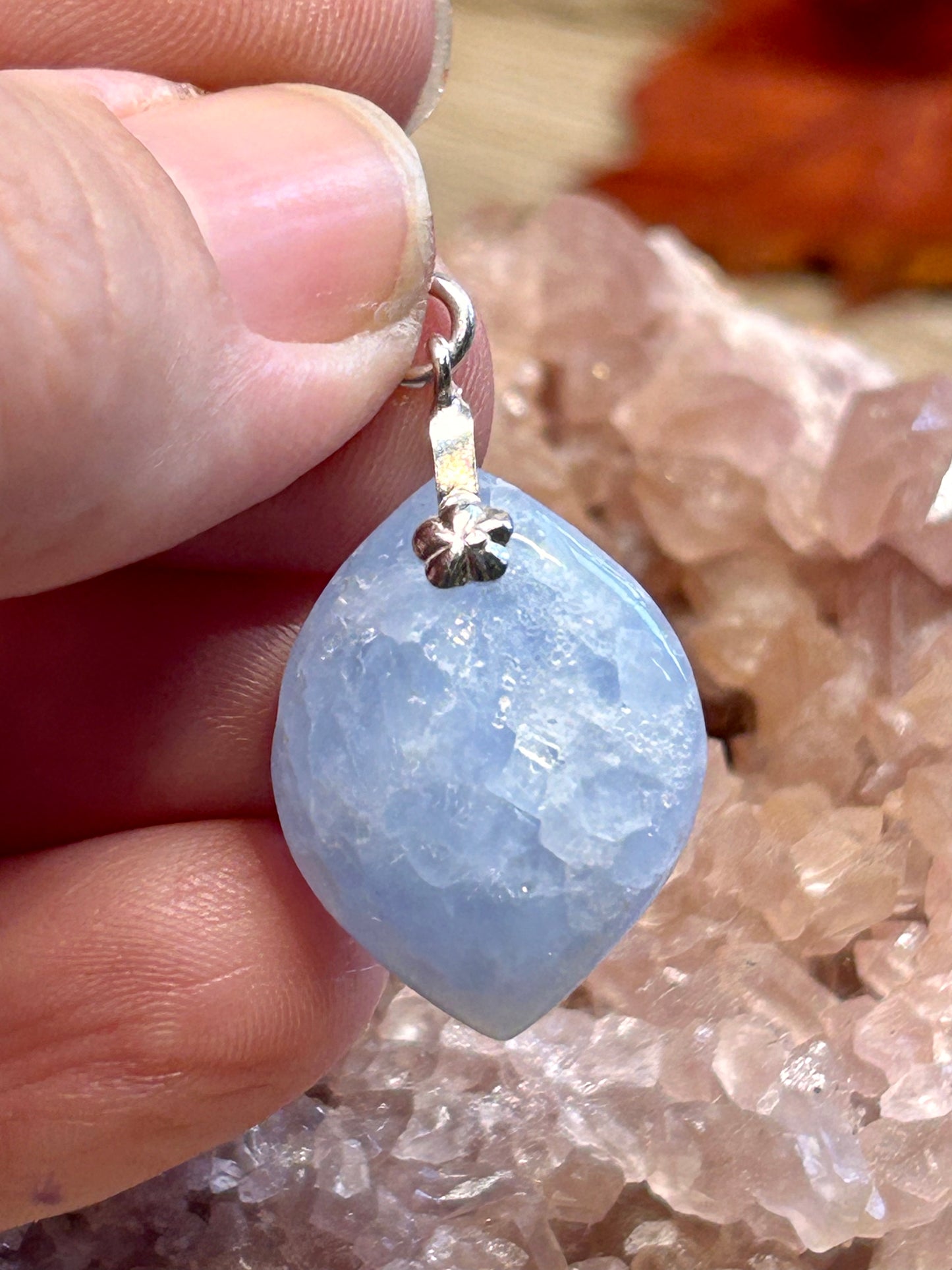 Pendentif de calcite bleue