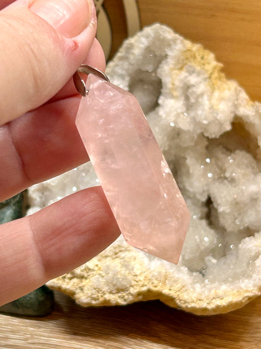 Pointe biterminée de quartz rose