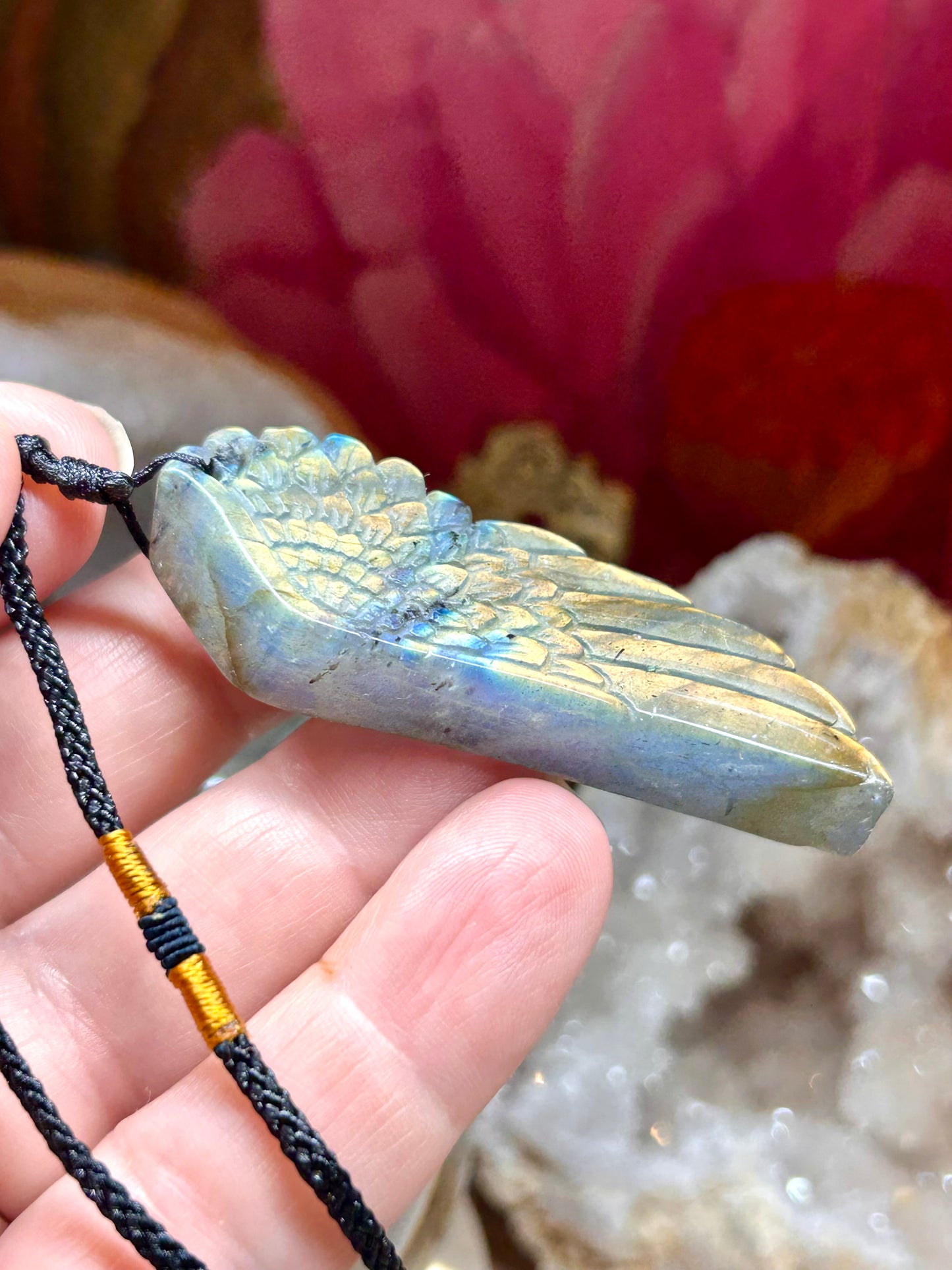 Aile d’ange en labradorite sur cordon ajustable