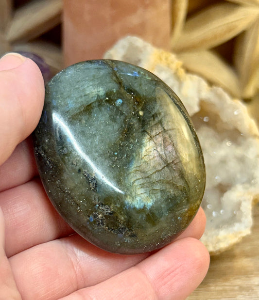 Galet de labradorite