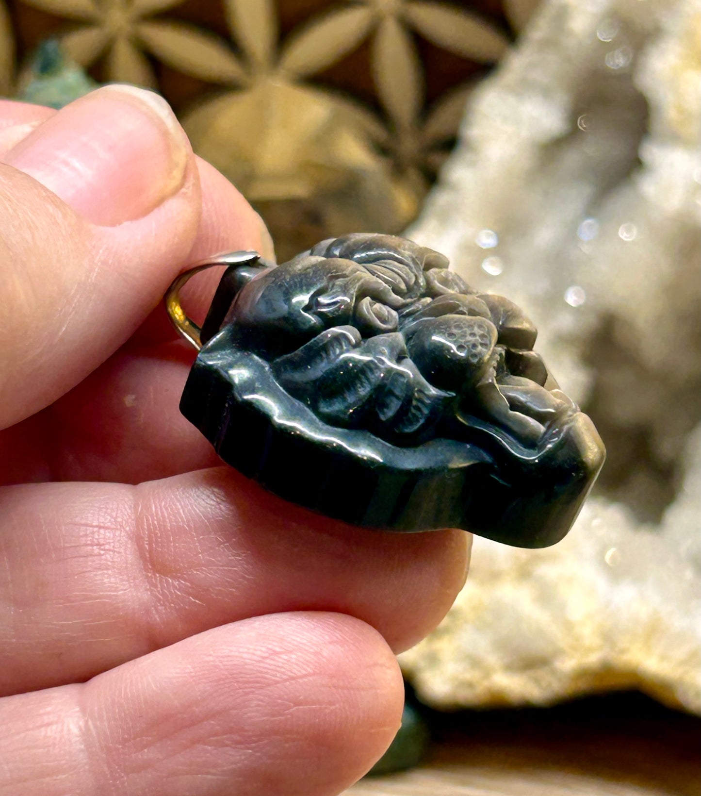 Pendentif tigre en obsidienne argentée