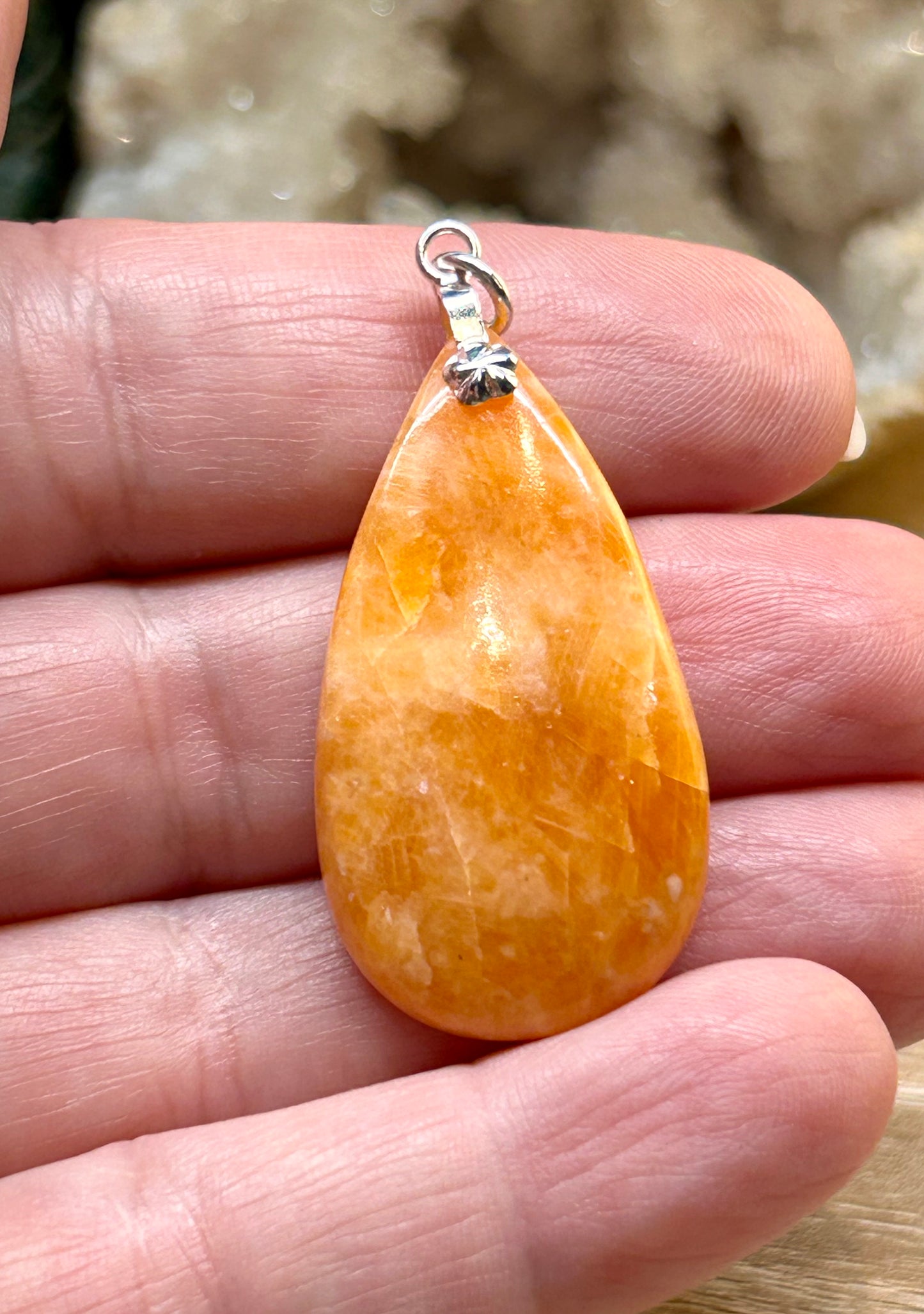 Pendentif de calcite orange