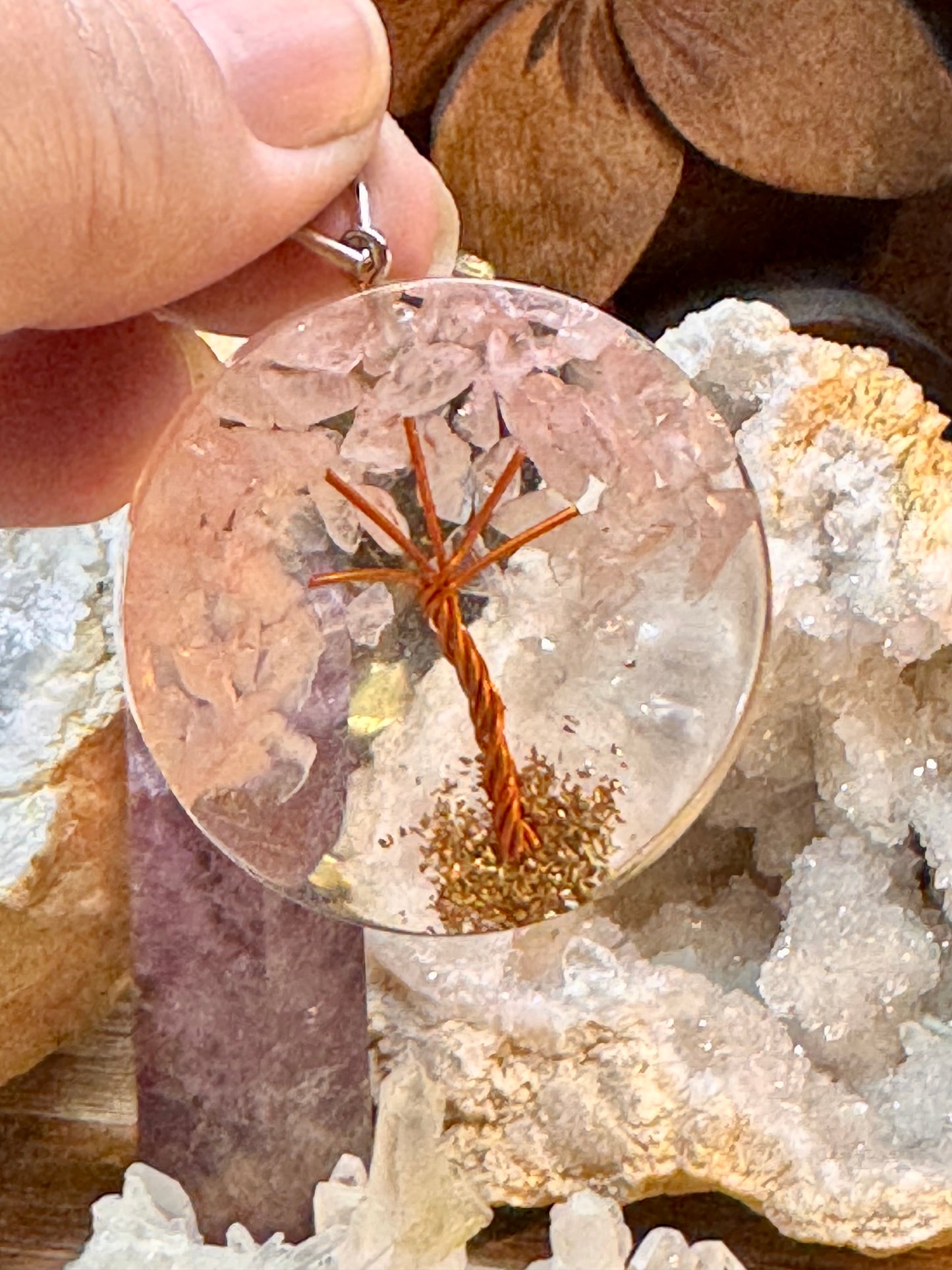 Pendentif orgonite arbre de vie quartz rose