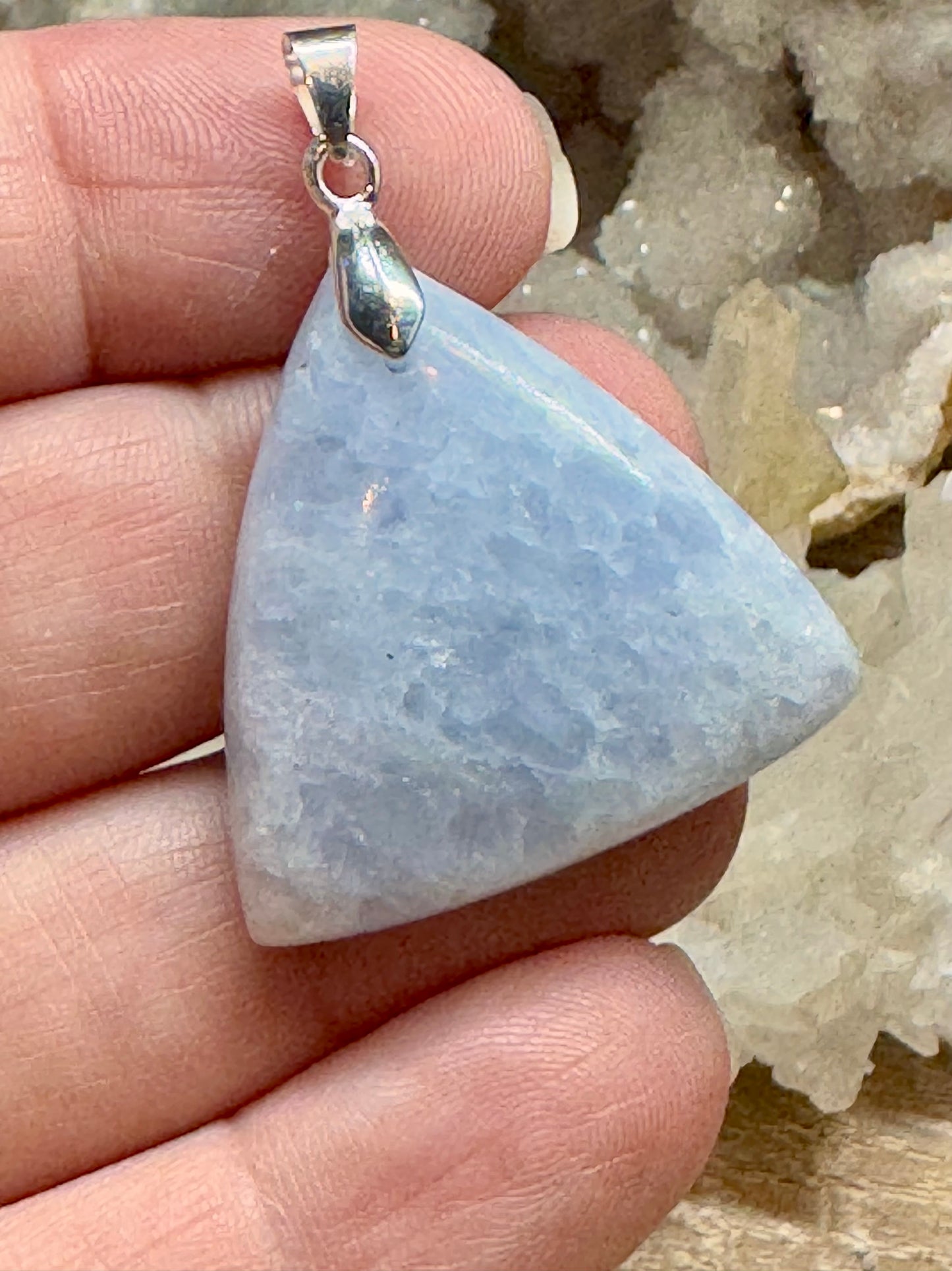 Pendentif de calcite bleue