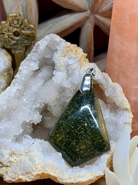 Pendentif de jaspe vert