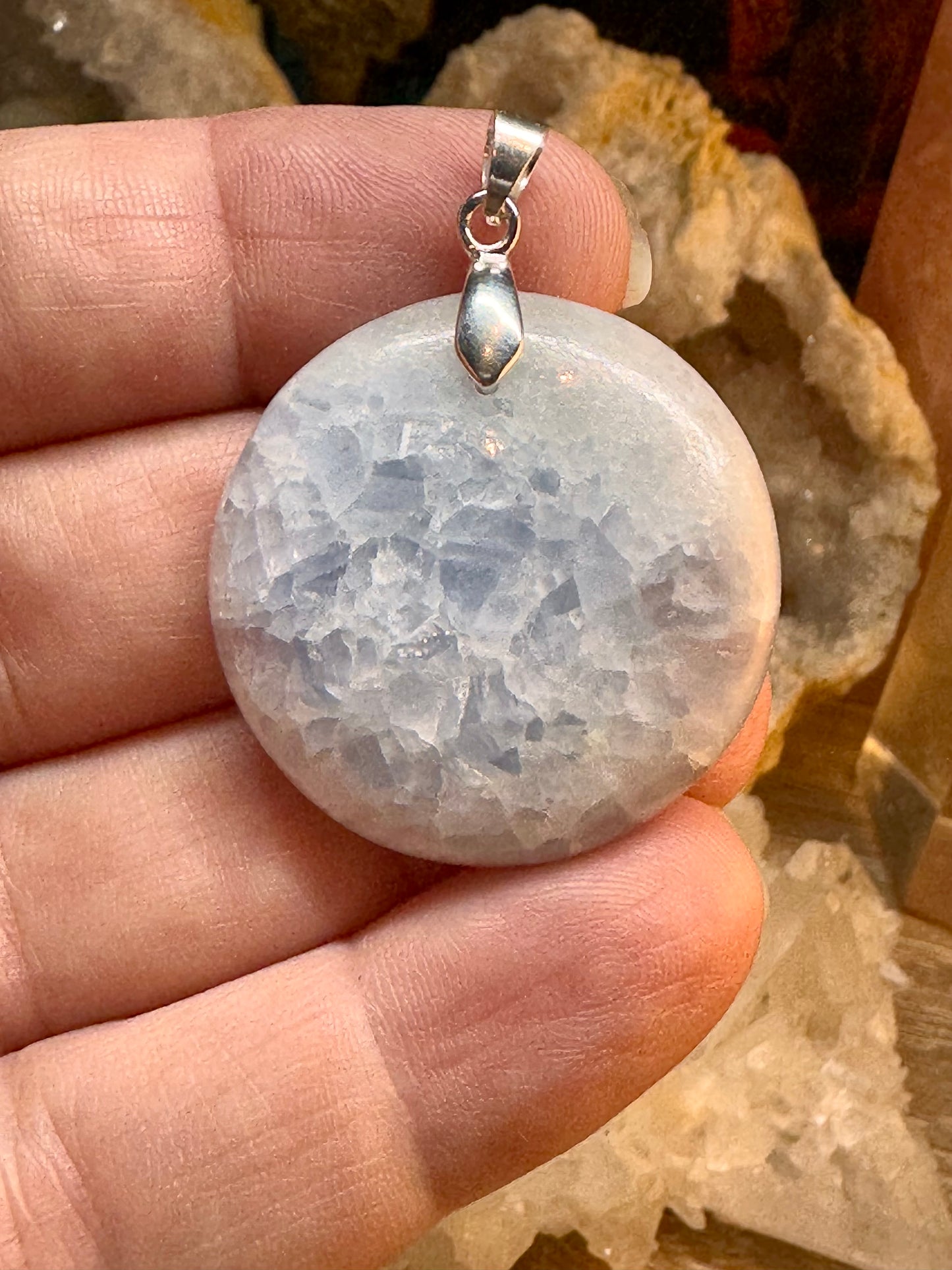 Pendentif de calcite bleue