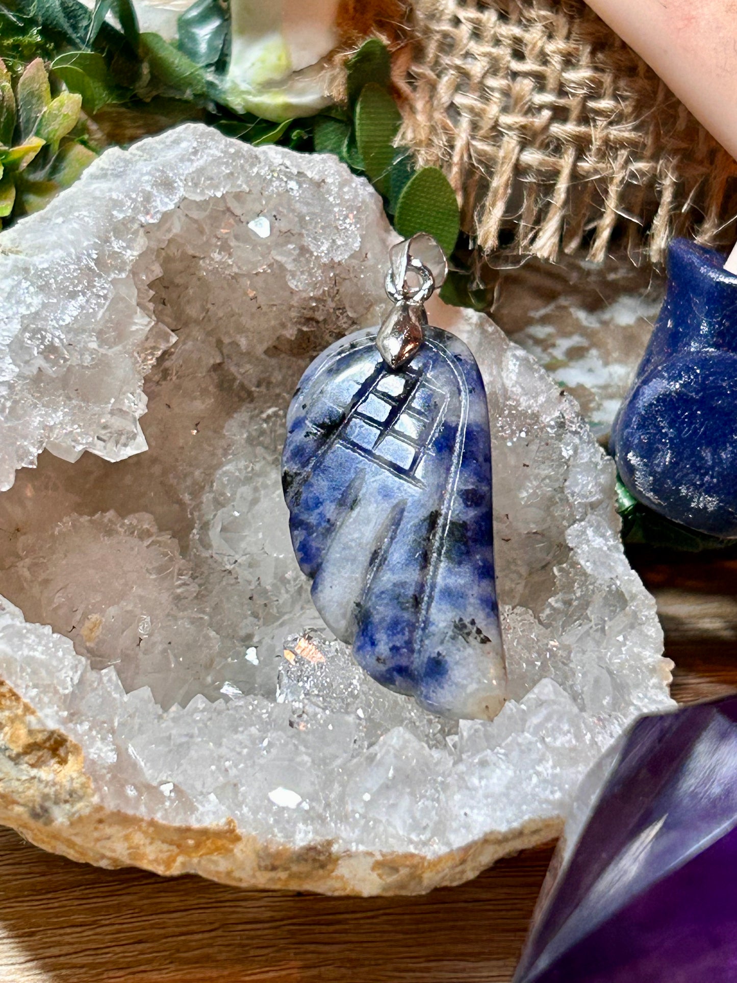 Pendentif aile d’ange en sodalite