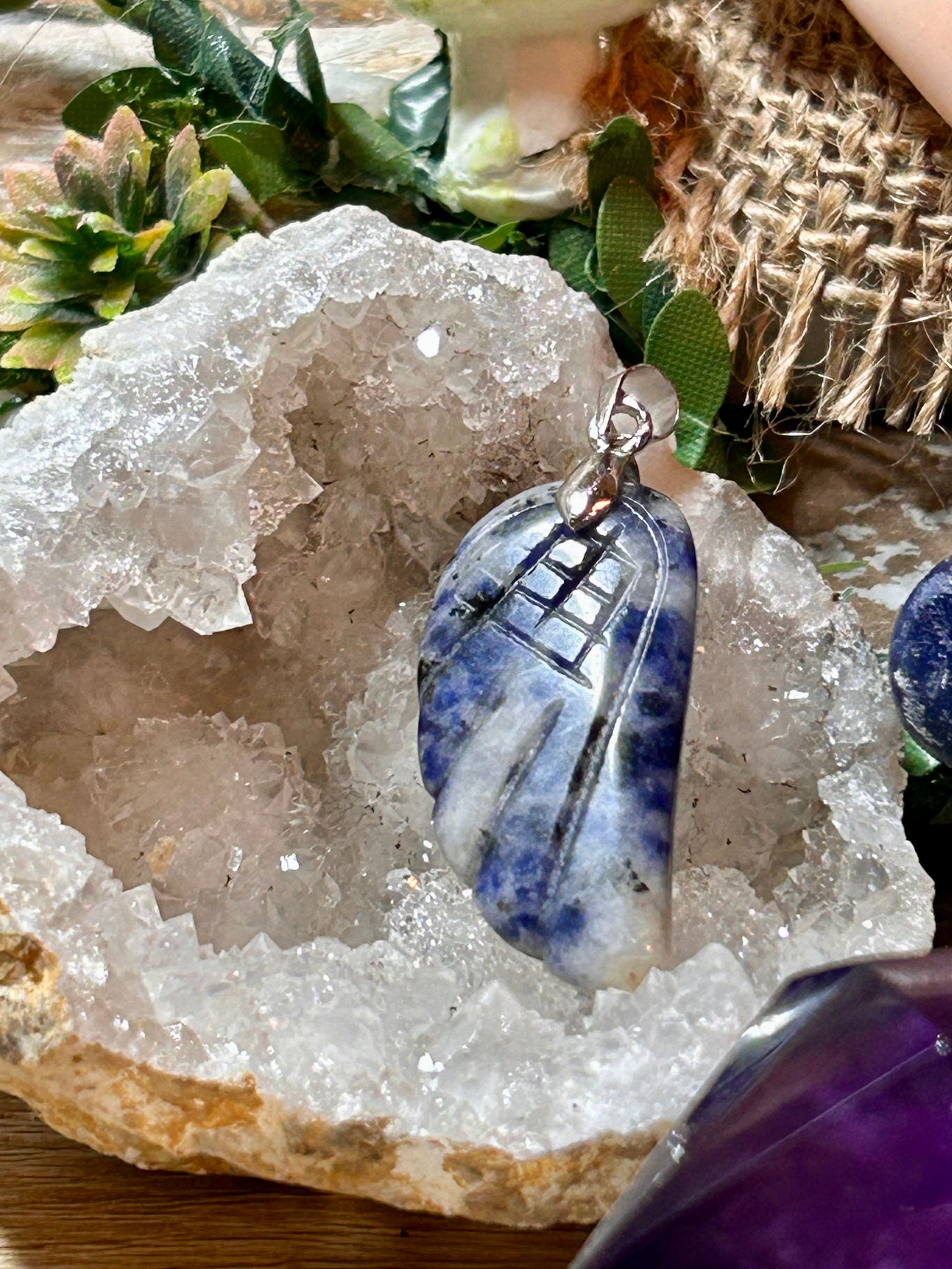 Pendentif aile d’ange en sodalite