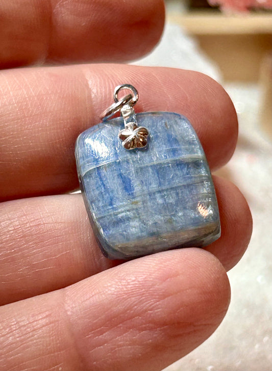 Pendentif de cyanite