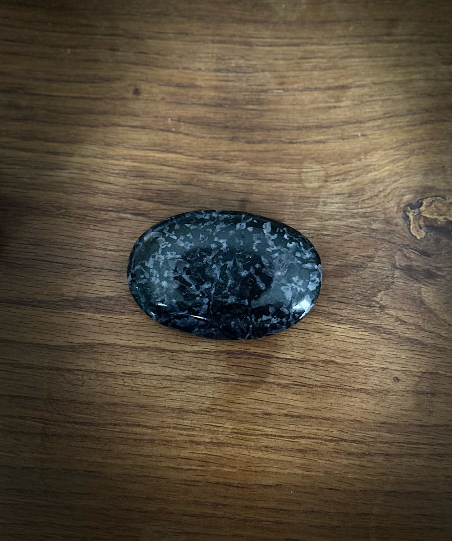 Galet de Gabbro Merlinite