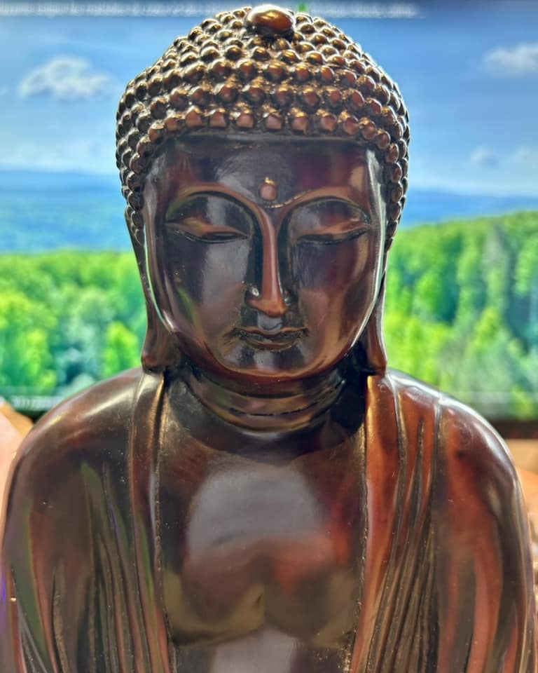 Bouddha en résine en prière