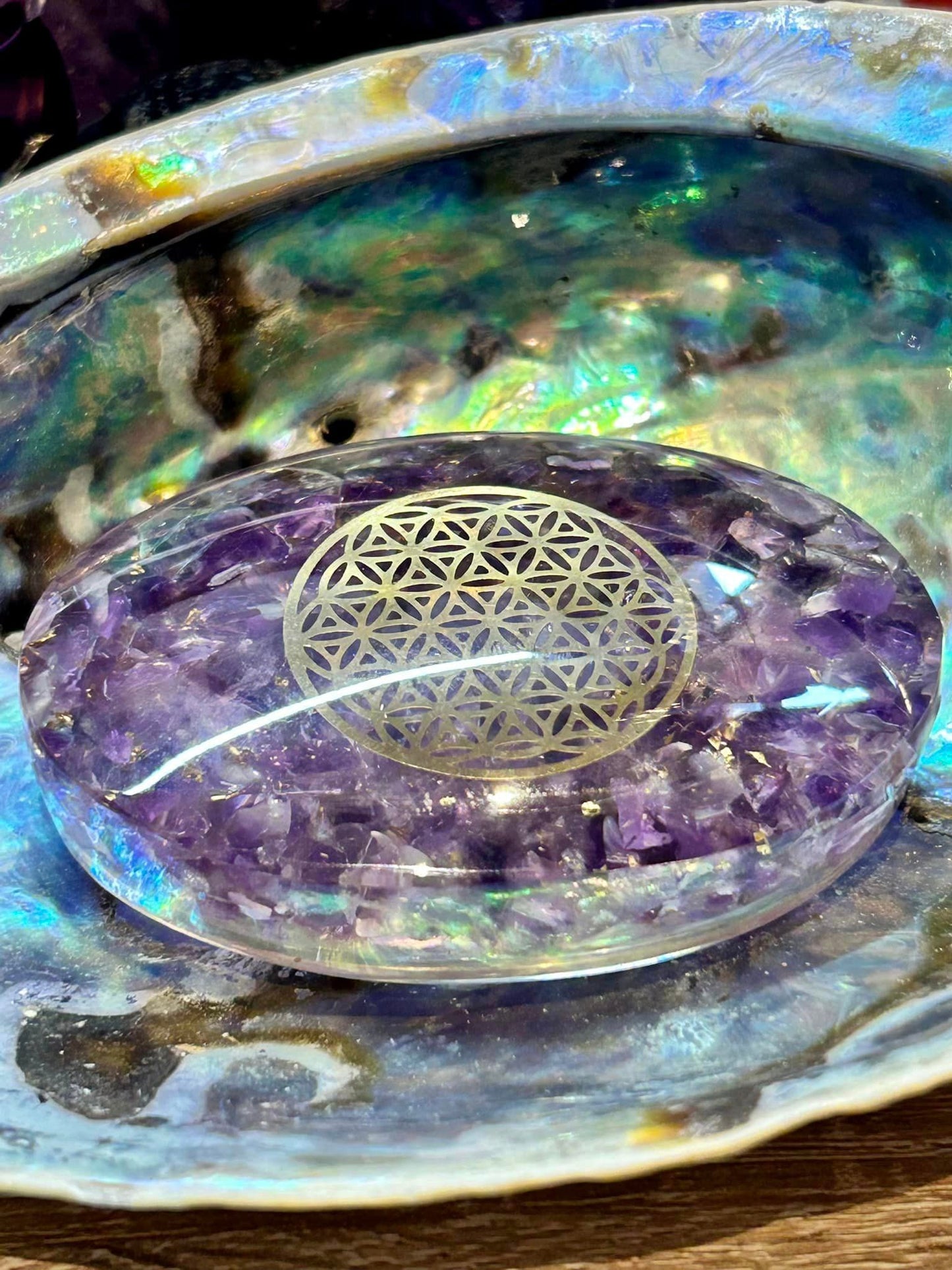 Galet d’orgonite en améthyste