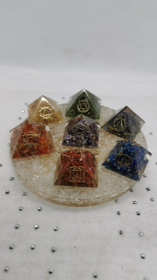 Ensemble des 7 pyramides orgonite chakras