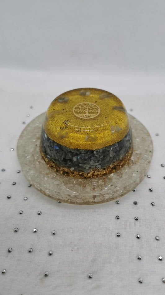 Orgonite ronde avec labradorite et arbre de vie