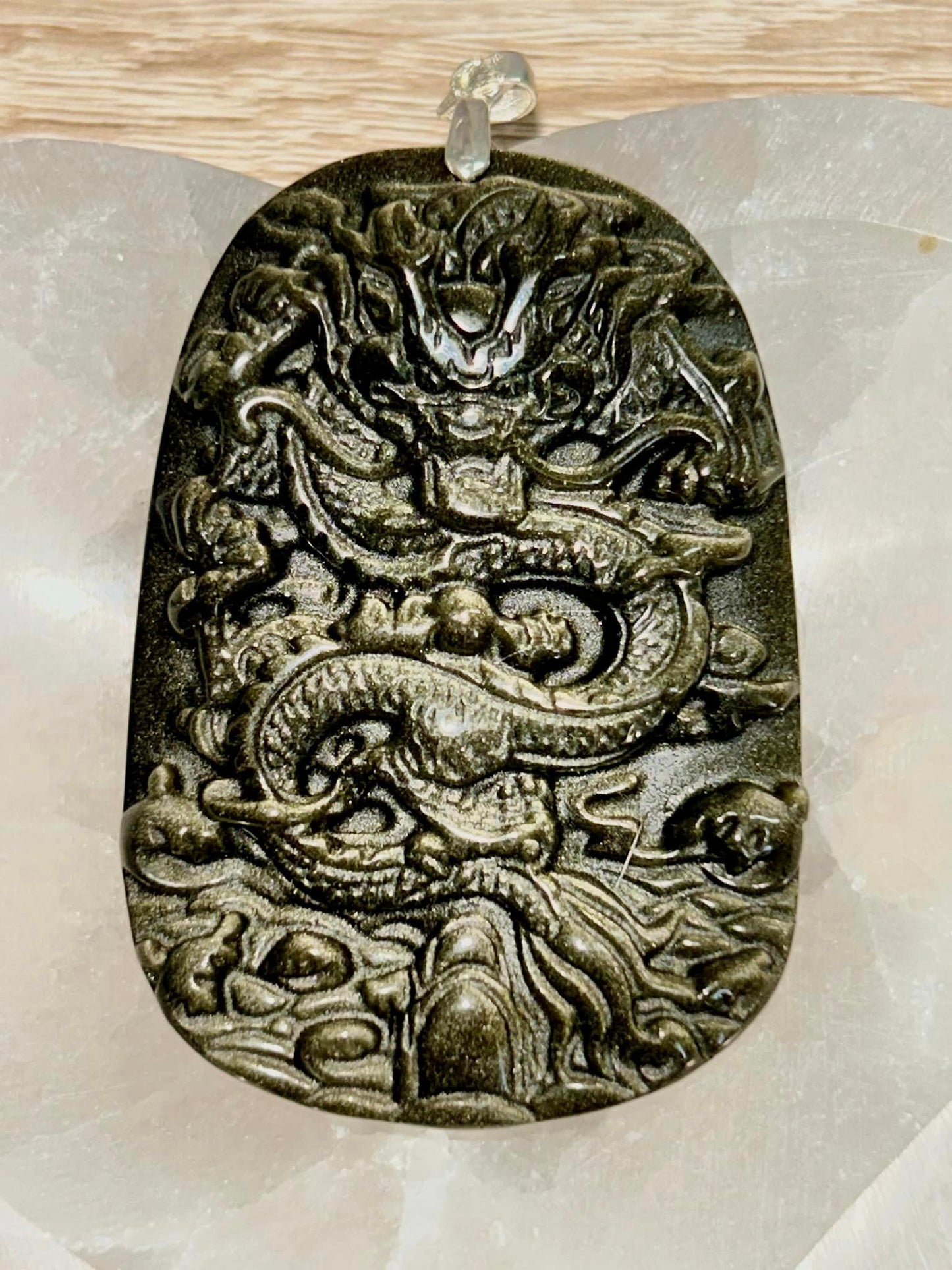 Pendentif en obsidienne dorée gravée dragon