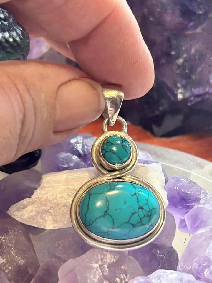 Pendentif en turquoise stabilisée en argent 925