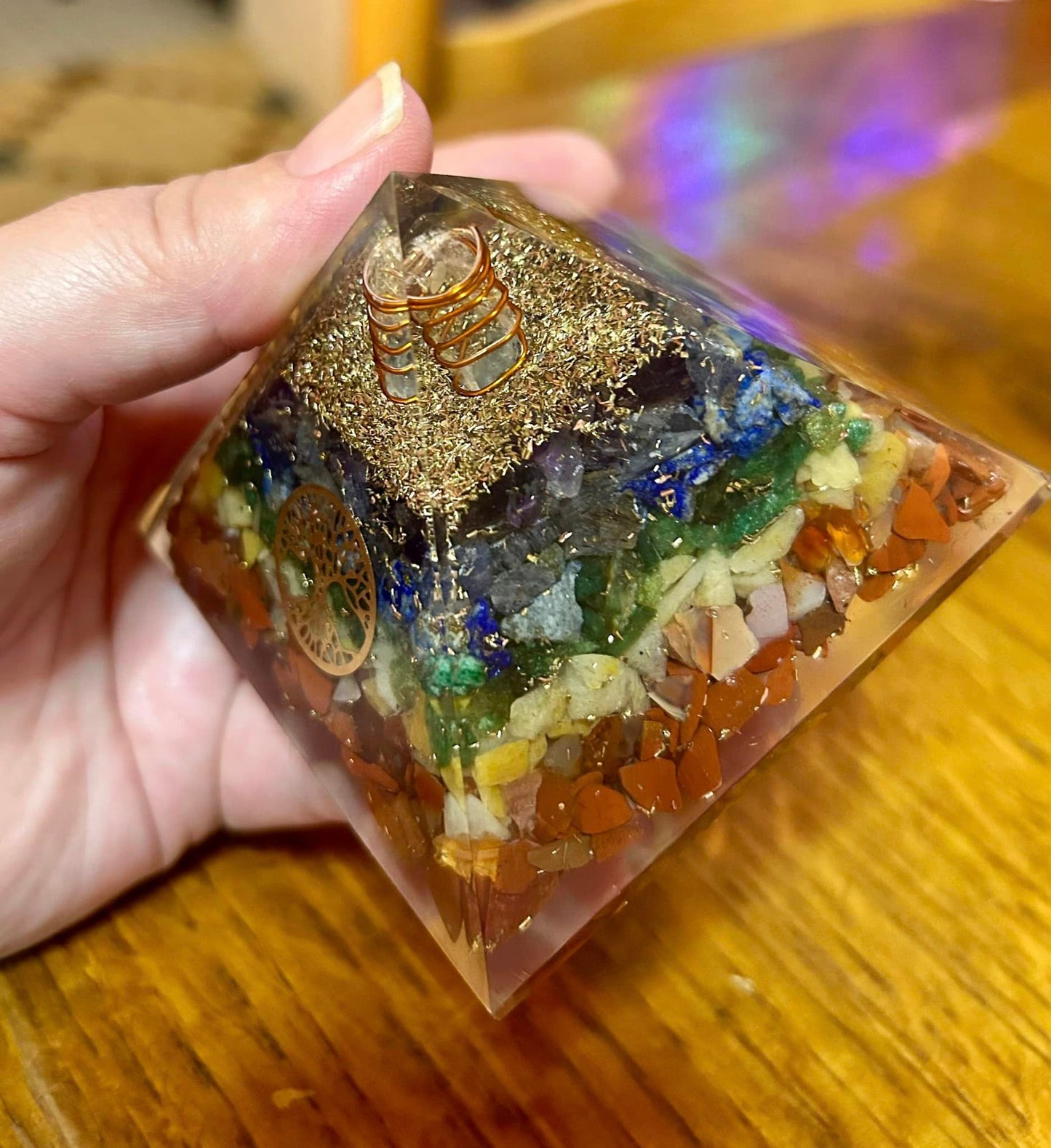 Pyramide 7 chakras orgonite